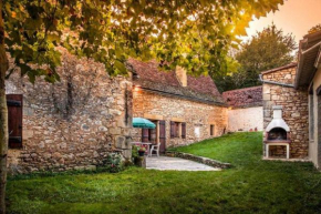 Périgordian Cottage, large swimming pool, BBQ